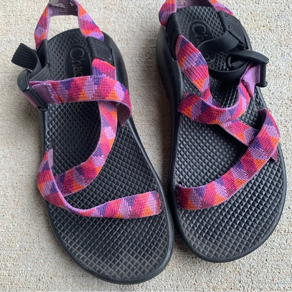Chaco Girl’s Size 3 Sandals Black with Pink Straps - Picture 2 of 7